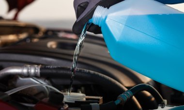 Не течет: как распознать некачественную стеклоомывающую жидкость до начала морозов