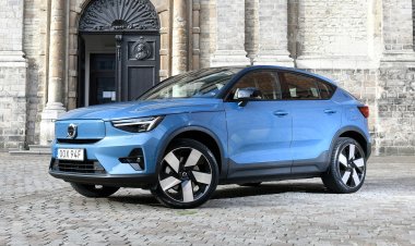 Электрические Volvo XC40 и C40 перешли с базового переднего привода на задний