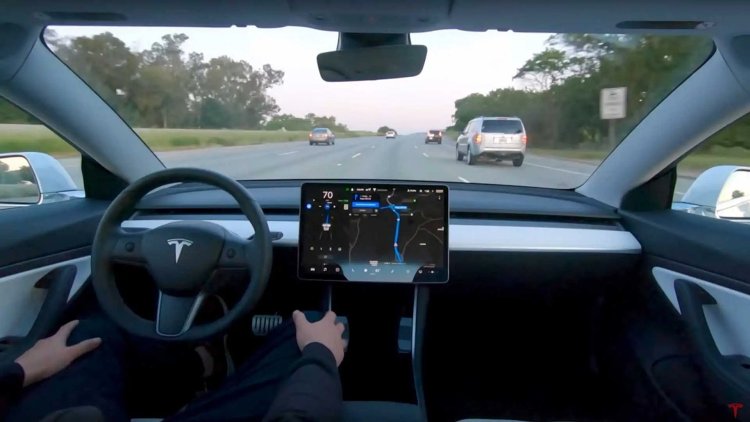 Веха с прорехой: Tesla де-факто выпустила коммерческий релиз «полного автопилота» FSD