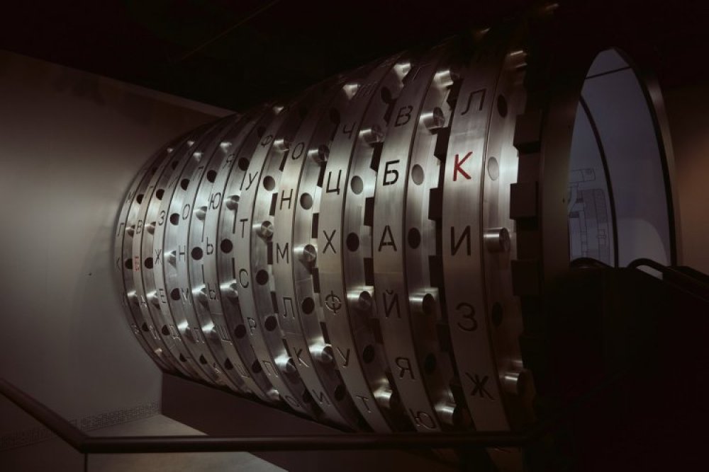Инсталляция, посвященная шифровальной машине "Фиалка". Музей криптографии