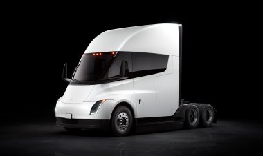 Серийный Tesla Semi: 1000 Вольт, 3 мотора и свыше 800 км на одной зарядке