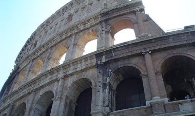 $30000 и 4 года условно за порчу Колизея