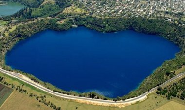 Чем удивляет дьявольское озеро в Алжире