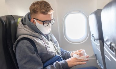 7 способов обезопасить себя от микробов во время перелета
