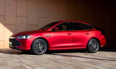 В России появились гибридные седаны BYD: сколько они стоят