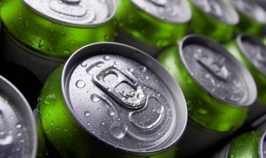 Алкоголь из банок лучше не пить из-за низкого качества, красителей и сахара