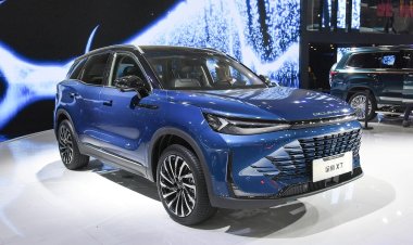 Готовящийся к дебюту в РФ флагманский кроссовер Beijing X7 пережил рестайлинг