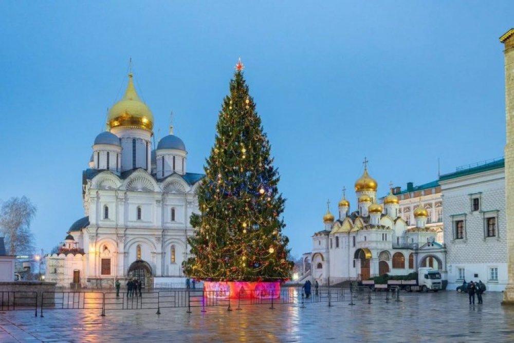 Новогодняя елка на Соборной площади Кремля