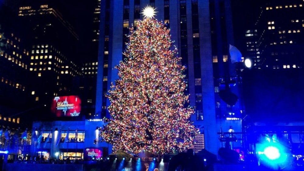 Новогодняя елка в Нью-Йорке.