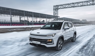 К российским дилерам начали поступать первые «Москвичи»