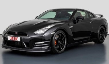 Четырёхкратный чемпион Формулы-1 продает почти новый Nissan