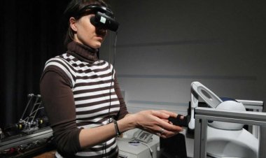 Робот помогает почувствовать привидение