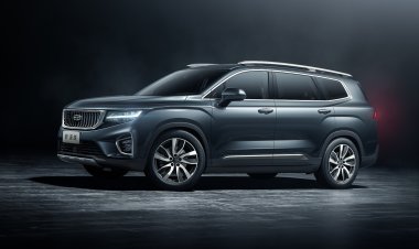 Трехрядный кроссовер Geely стал доступен для заказа в России