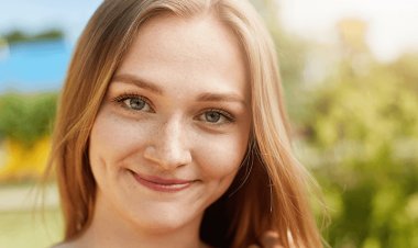 Откуда у некоторых людей появляются ямочки на щеках