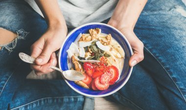 Что лучше для снижения веса: голодать или просто есть меньше