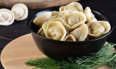 Диетолог рассказала, что для здоровья пельмени лучше есть с диетическим мясом и нежирной начинкой и поливать йогуртом