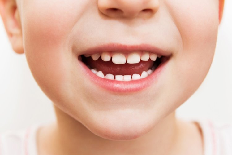 Как правильно ухаживать за молочными зубами у ребёнка