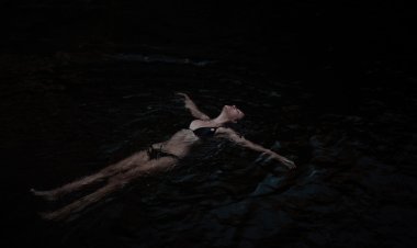 Почему купаться ночью в море — плохая идея