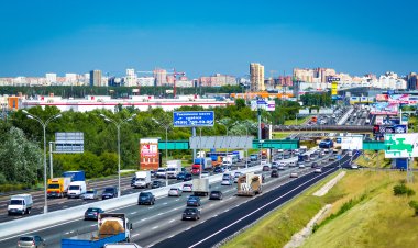 На 600 000 километров дорог в России нанесут разметку из отходов стекла