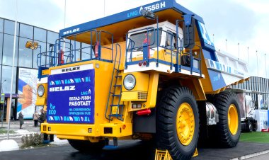 Компания БелАЗ показала в Санкт-Петербурге карьерный самосвал, работающий на сжиженном природном газе