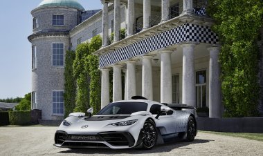 Компания Mercedes-Benz превратила историю разработки гиперкара AMG One в фильм