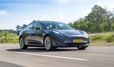 Хакеры обнаружили в Tesla «режим Илона», который снимает ограничения на автопилот