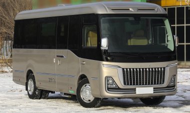 Представлен люксовый автобус Hongqi для партийной элиты Китая