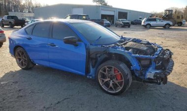 На продажу выставят один из ста Acura TLX Type S PMC Edition после серьезной аварии