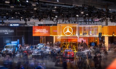 Автомобили на выставке гаджетов