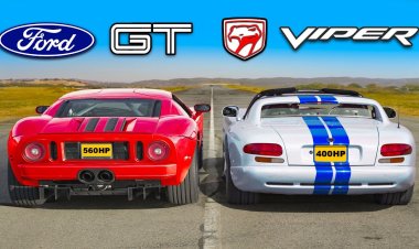 Блогеры устроили дуэль легендарных американских суперкаров Ford и Dodge из музея