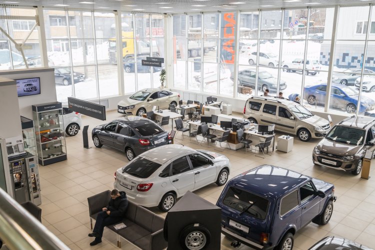 Средняя стоимость нового автомобиля в России достигла 3,7 миллиона рублей
