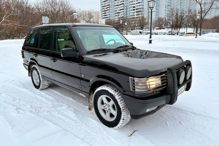 В Москве продают почти новый Land Rover Range Rover 2001 года