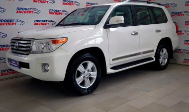 В России продают Toyota Land Cruiser 2015 года с пробегом всего восемь километров