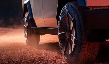 Владельцы Tesla Cybertruck пожаловались на коррозию суперпикапа