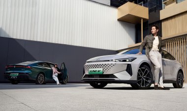 Обновленный лифтбек Changan Uni-V отличился дизайном и гибридом