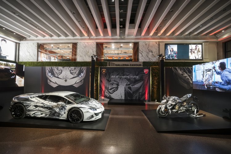 Lamborghini и Ducati вручную расписали красками для таинственного клиента