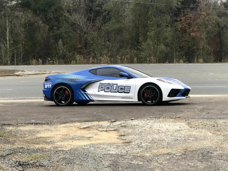 Полиция Флориды пересела на отобранный у драгдилера Chevrolet Corvette