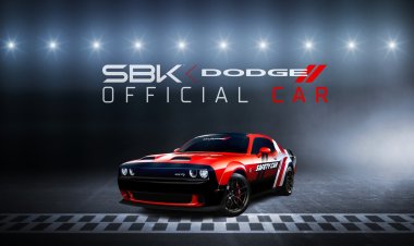 «Заряженные» купе и кроссоверы Dodge стали участниками мотогонок