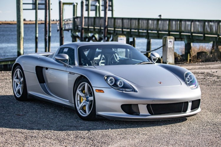 В продаже появился редчайший суперкар Porsche Carrera GT с особым декором