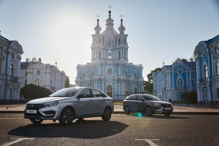 Стали известны все цены Lada Vesta с 1,8-литровым двигателем и вариатором