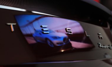 Акции Tesla резко упали в цене на фоне сокращения поставок