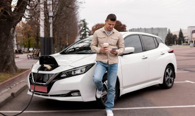 В России предложили оборудовать электромобили цветными номерными знаками