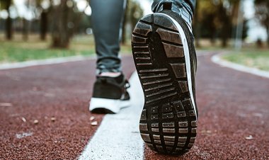 Учёные объяснили, чем полезна для здоровья ходьба задом наперёд