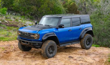 Ford провел премьеру новой версии Bronco Raptor во время затмения