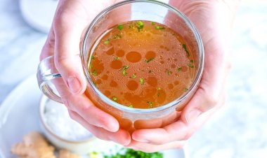 Диетолог объяснила, помогает ли костный бульон похудеть