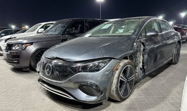 Ночной автомобильный аукцион Дубая