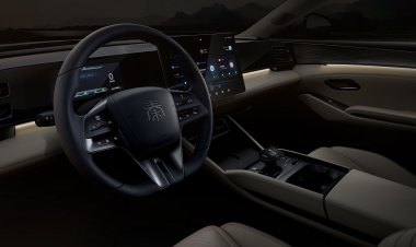 Китайцы показали салон бизнес-седана с запасом хода 2000 км