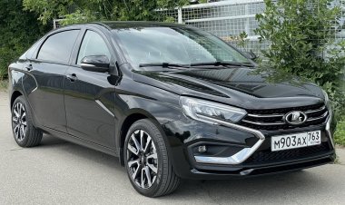 С конвейера АвтоВАЗа начали сходить автомобили Lada Aura