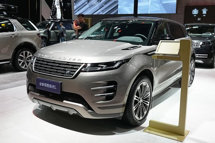 Кроссовер-лимузин Range Rover Evoque пережил рестайлинг