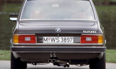 BMW объяснила, почему бензиновые модели лишатся литеры i